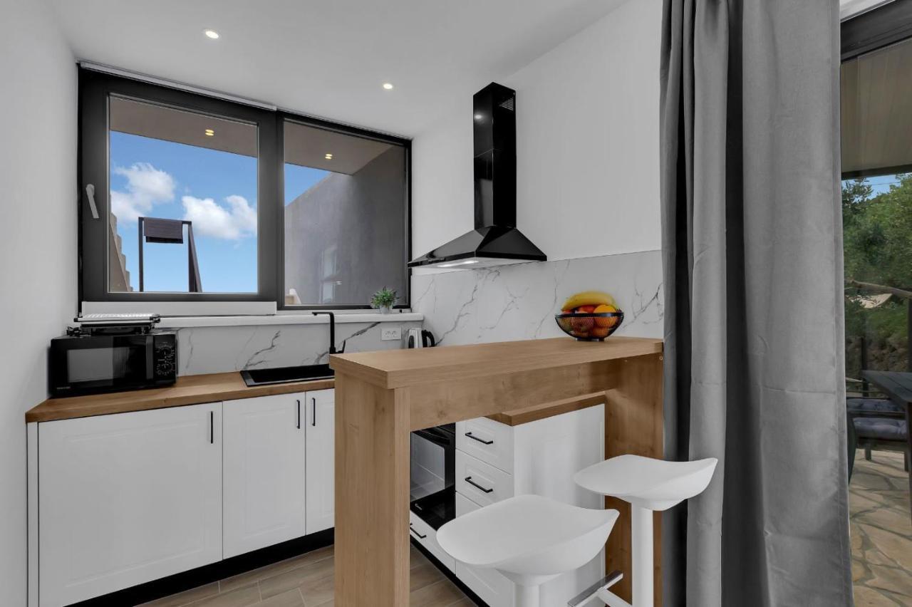 Apartments Lucky Брела Екстер'єр фото