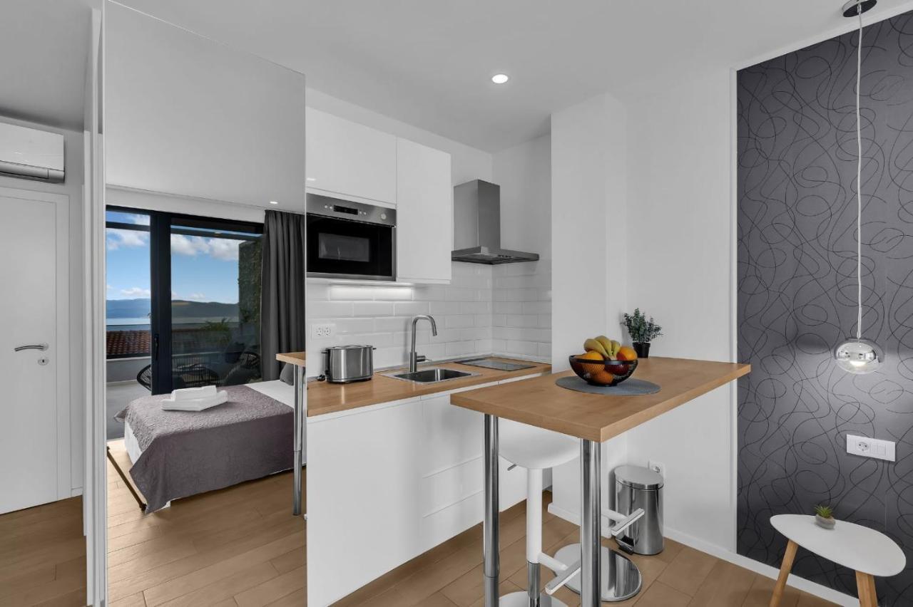 Apartments Lucky Брела Екстер'єр фото